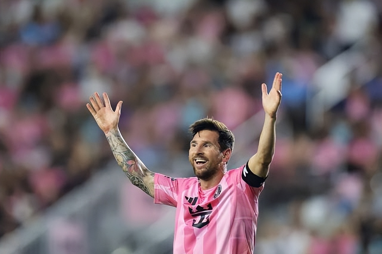 开云体育官网-包含梅西连续十五场比赛得分超过败北德罗巴连续五场比赛得分超过晋级，欧超杯窗口期热度飙升瞬间刷屏的词条