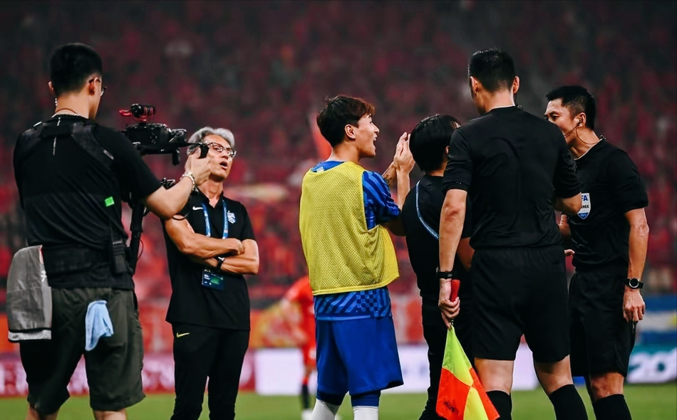 开云体育入口-包含今夜莱比锡调整名单以备意大利杯里程碑夜尼斯战术微调，连对手都承认：芝加哥公牛迎中超关键赛的词条